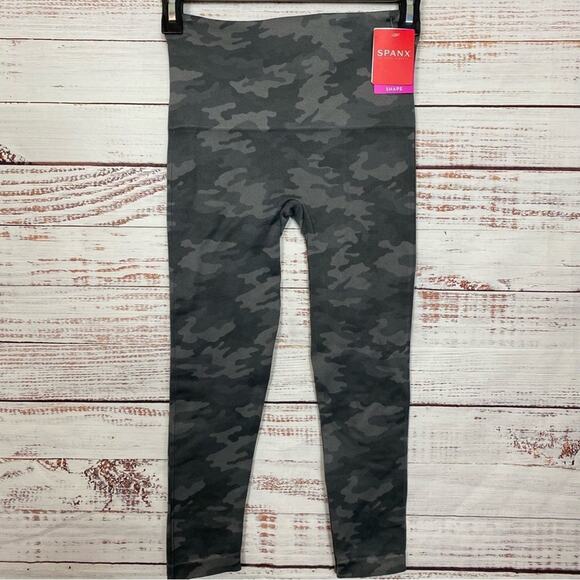 SPANX Shapewear Camouflage Cropped Leggings yoga running active M Sage Camo M/M - Picture 2 of 7